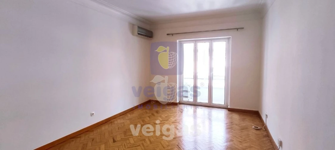 Apartamento T2 para Arrendamento em São Domingos de Benfica Foto 5