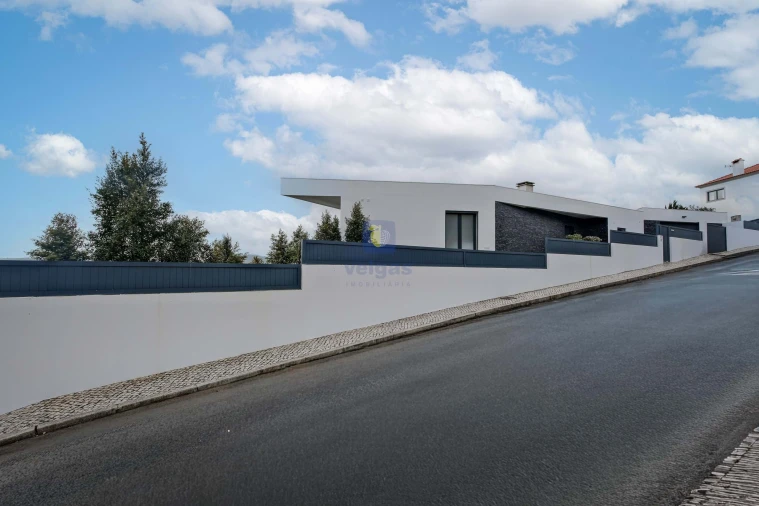 Moradia T4 para Venda em Lousa Foto 16