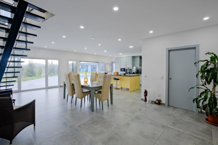 Moradia T4 para Venda em Lousa Foto 10