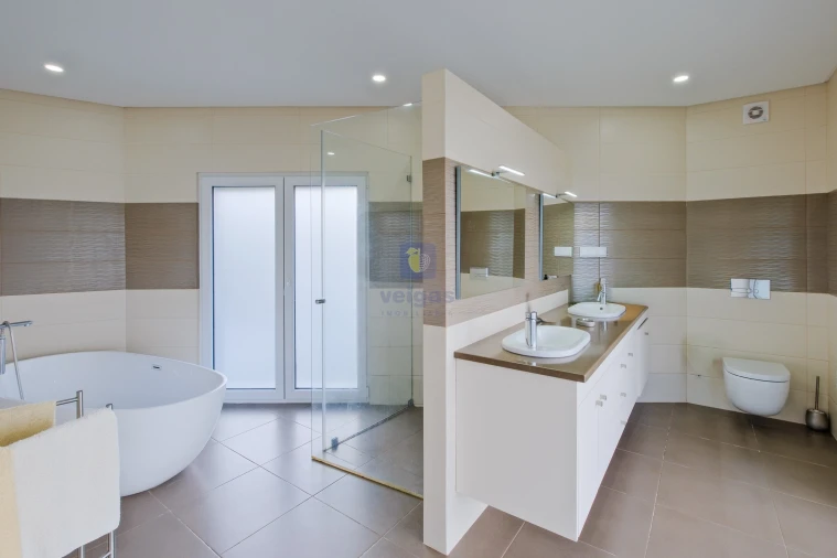 Moradia T4 para Venda em Lousa Foto 11