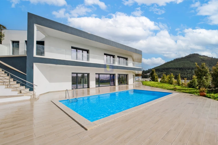 Moradia T4 para Venda em Lousa Foto 2