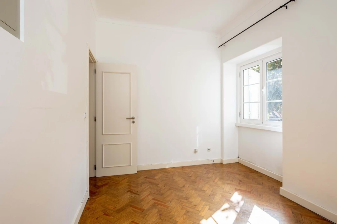 Apartamento T2 para Arrendamento em Alvalade Foto 6