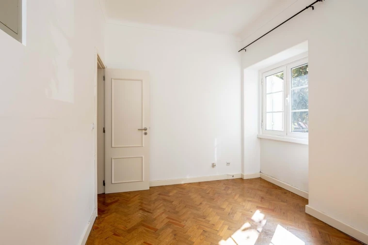 Apartamento T2 para Arrendamento em Alvalade Foto 6