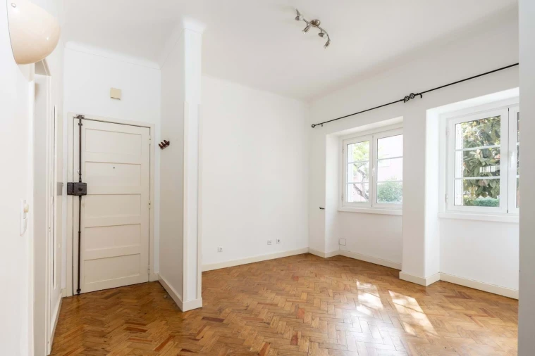 Apartamento T2 para Arrendamento em Alvalade Foto 3