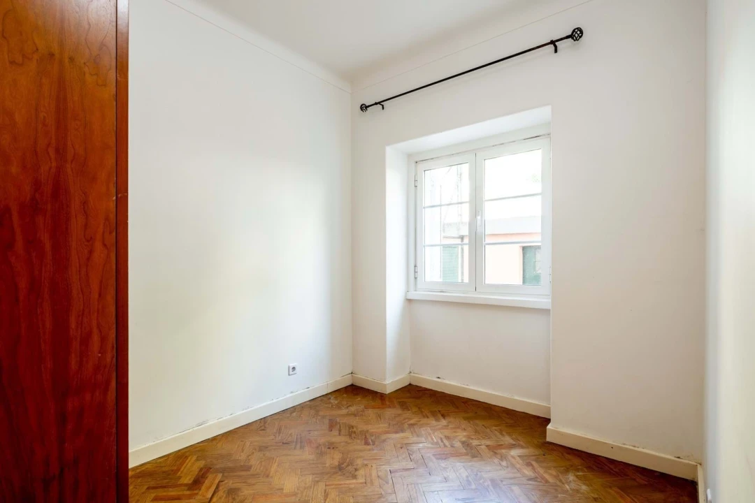 Apartamento T2 para Arrendamento em Alvalade Foto 7