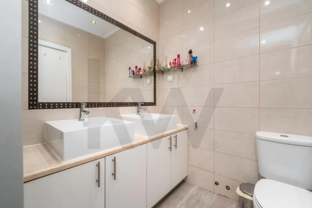 Apartamento T2 para Venda em Olhão Foto 12