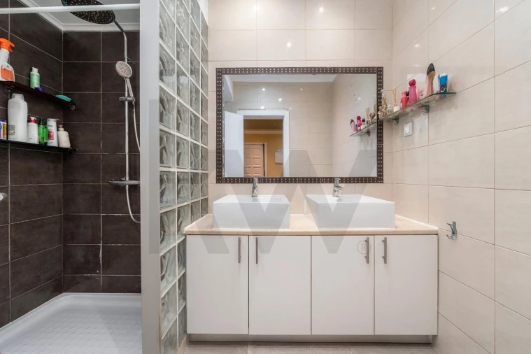 Apartamento T2 para Venda em Olhão Foto 11