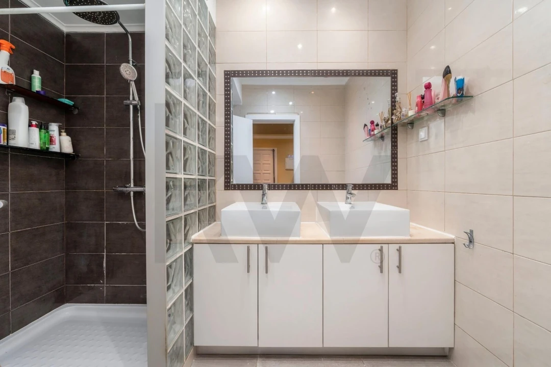 Apartamento T2 para Venda em Olhão Foto 11