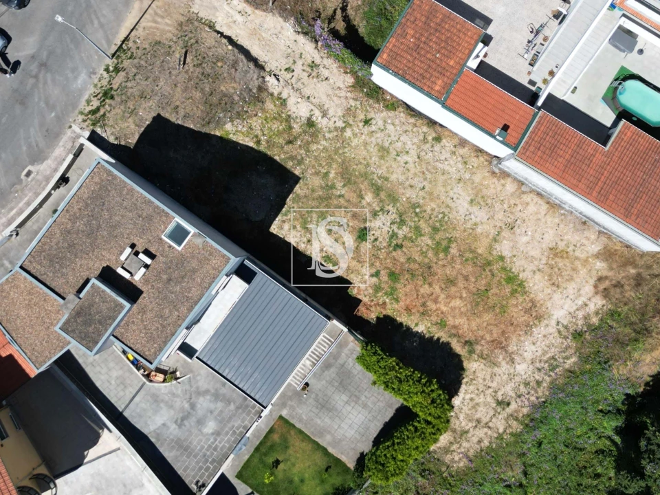 Terreno para Venda em Fânzeres e São Pedro da Cova Foto 2