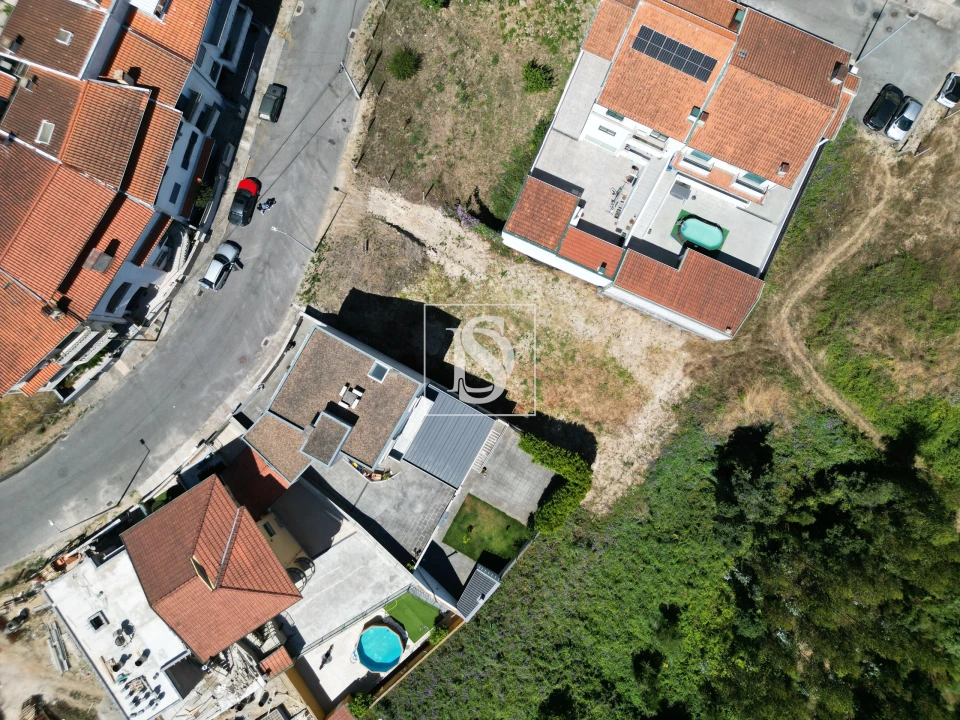 Terreno para Venda em Fânzeres e São Pedro da Cova Foto 3