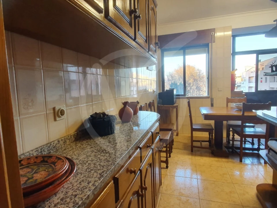 Apartamento T3 para Arrendamento em Oliveira, São Paio e São Sebastião Foto 9