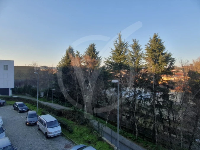 Apartamento T3 para Arrendamento em Oliveira, São Paio e São Sebastião Foto 18