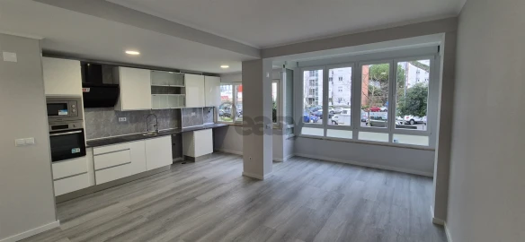 Apartamento T2 para Venda em Oeiras e São Julião da Barra, Paço de Arcos e Caxias