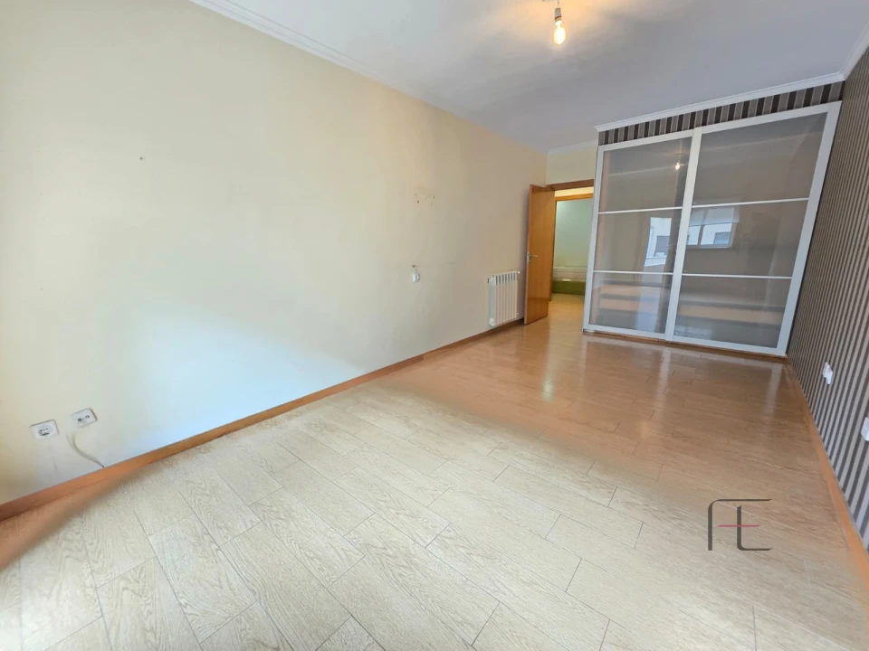 Apartamento T1 para Arrendamento em Rio Tinto Foto 15