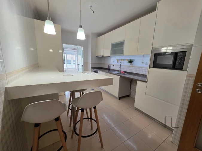 Apartamento T1 para Arrendamento em Rio Tinto Foto 6