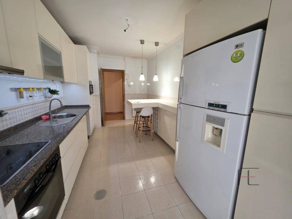 Apartamento T1 para Arrendamento em Rio Tinto Foto 7