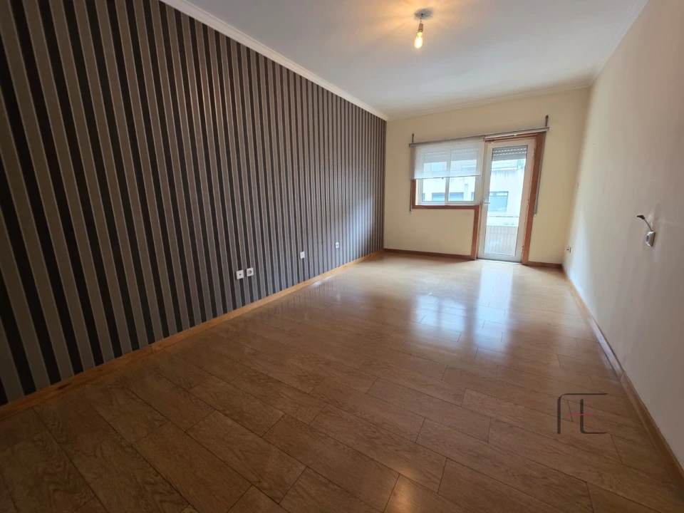 Apartamento T1 para Arrendamento em Rio Tinto Foto 14