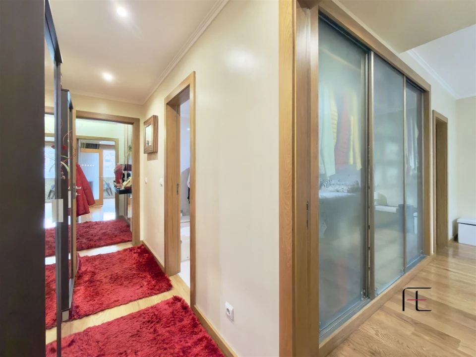 Apartamento T3 para Venda em Mafamude e Vilar do Paraíso Foto 2