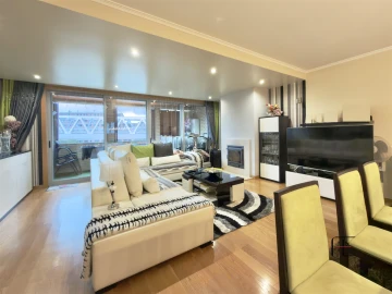 Apartamento T3 para Venda em Mafamude e Vilar do Paraíso