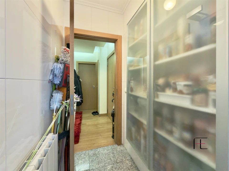 Apartamento T3 para Venda em Mafamude e Vilar do Paraíso Foto 8