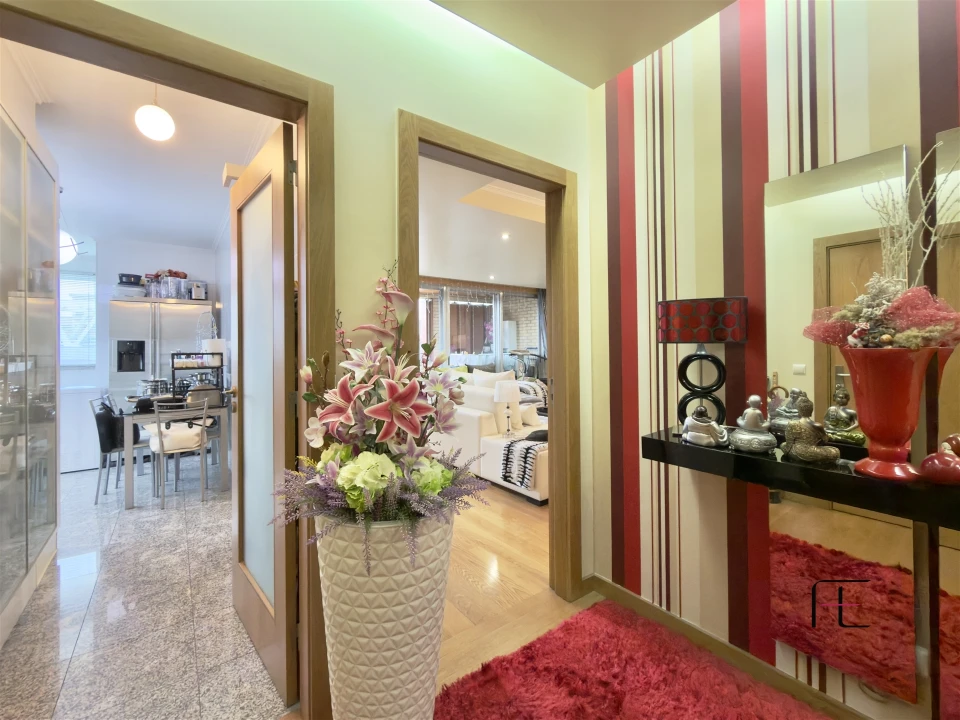 Apartamento T3 para Venda em Mafamude e Vilar do Paraíso Foto 1