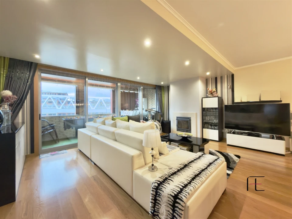 Apartamento T3 para Venda em Mafamude e Vilar do Paraíso Foto 10