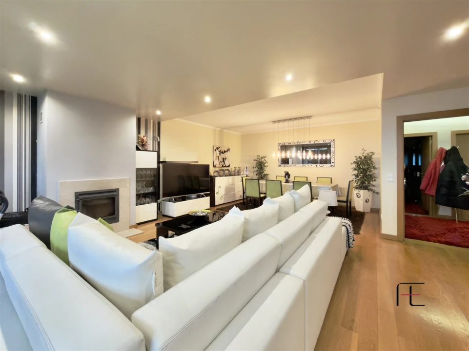 Apartamento T3 para Venda em Mafamude e Vilar do Paraíso Foto 16