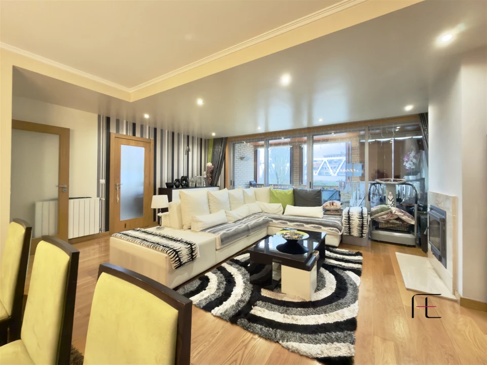Apartamento T3 para Venda em Mafamude e Vilar do Paraíso Foto 14