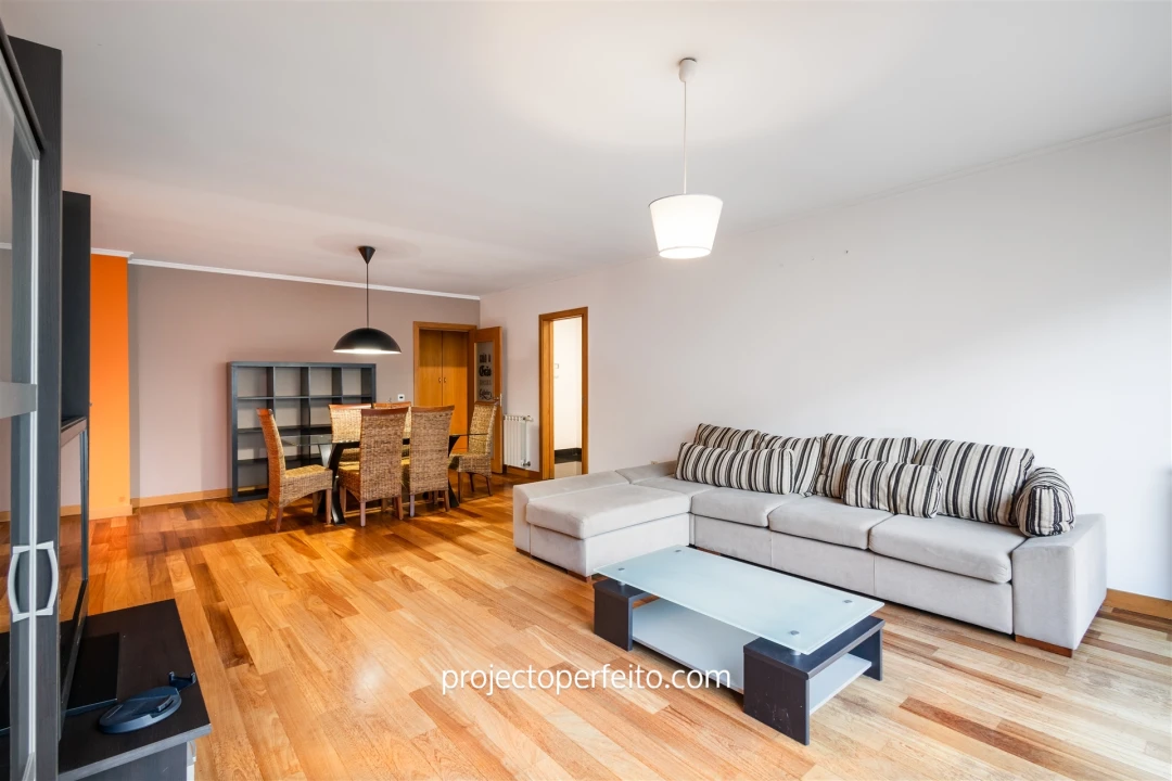 Apartamento T2 para Venda em Espinho Foto 2