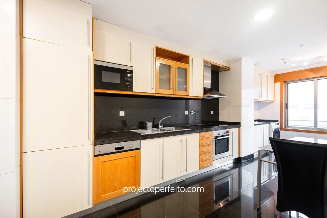 Apartamento T2 para Venda em Espinho Foto 5