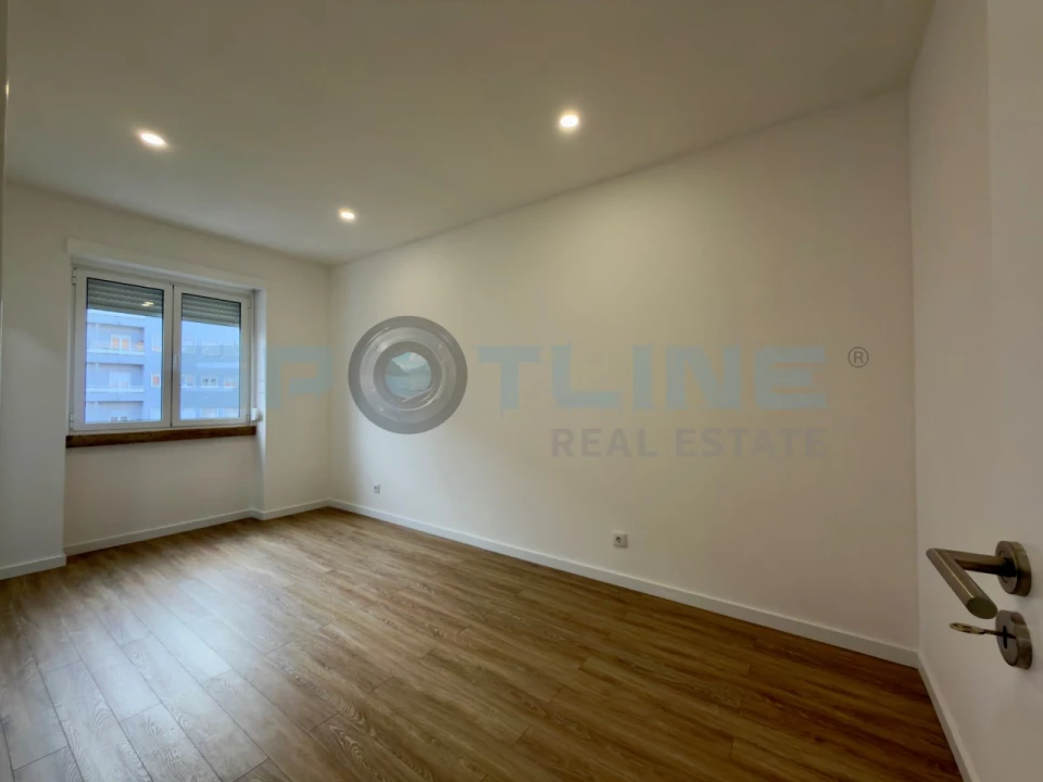 Apartamento T2 para Arrendamento em Alvalade Foto 17