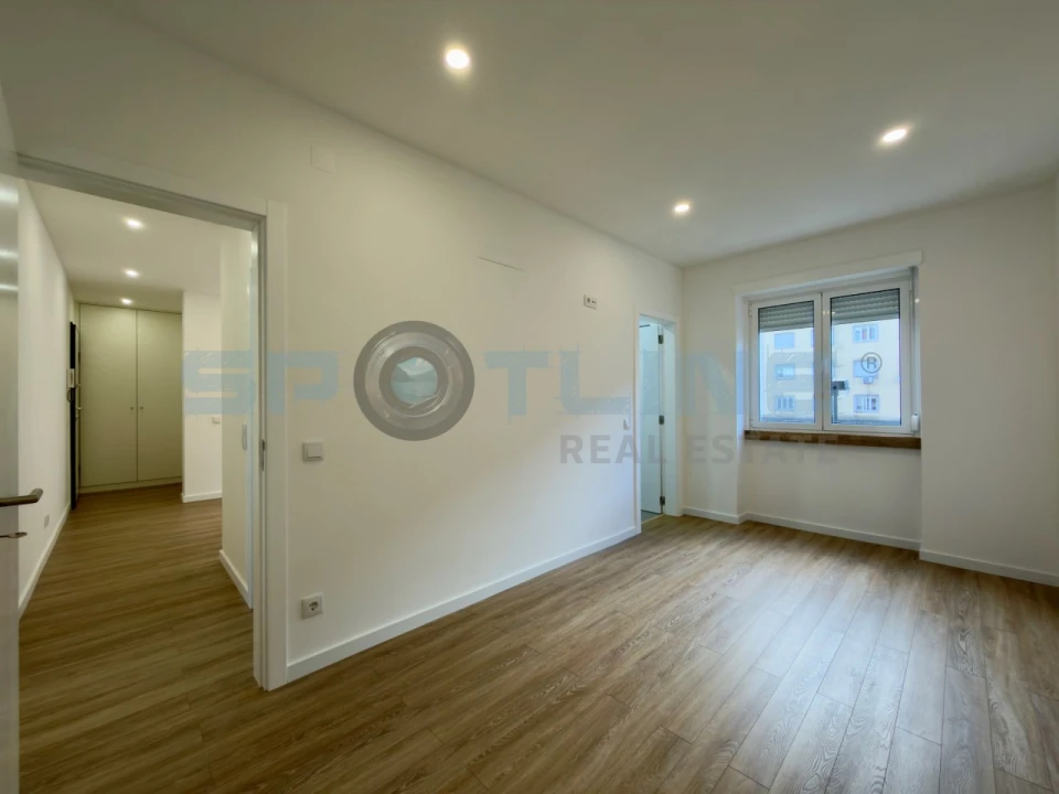 Apartamento T2 para Arrendamento em Alvalade Foto 18