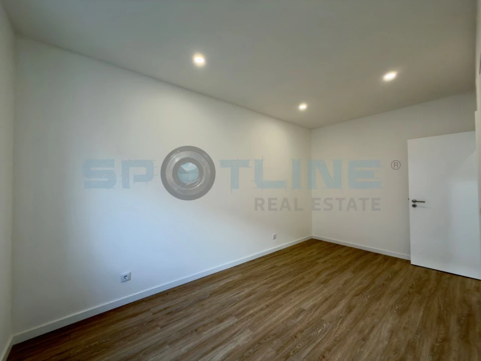 Apartamento T2 para Arrendamento em Alvalade Foto 19