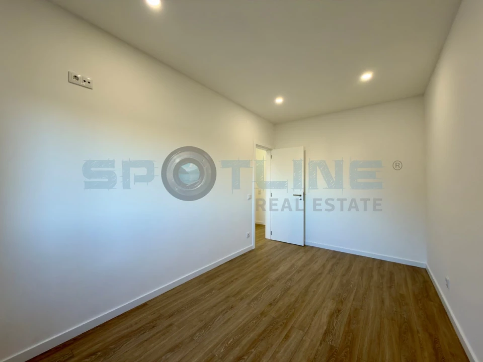 Apartamento T2 para Arrendamento em Alvalade Foto 31