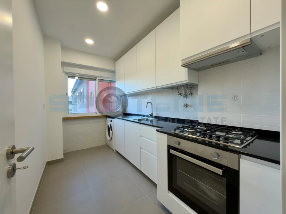 Apartamento T2 para Arrendamento em Alvalade Foto 37