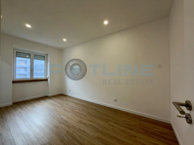 Apartamento T2 para Arrendamento em Alvalade Foto 17
