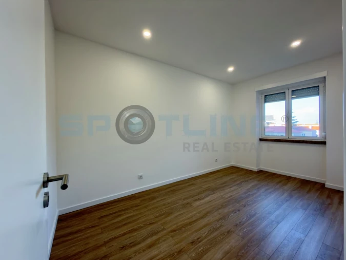 Apartamento T2 para Arrendamento em Alvalade Foto 30