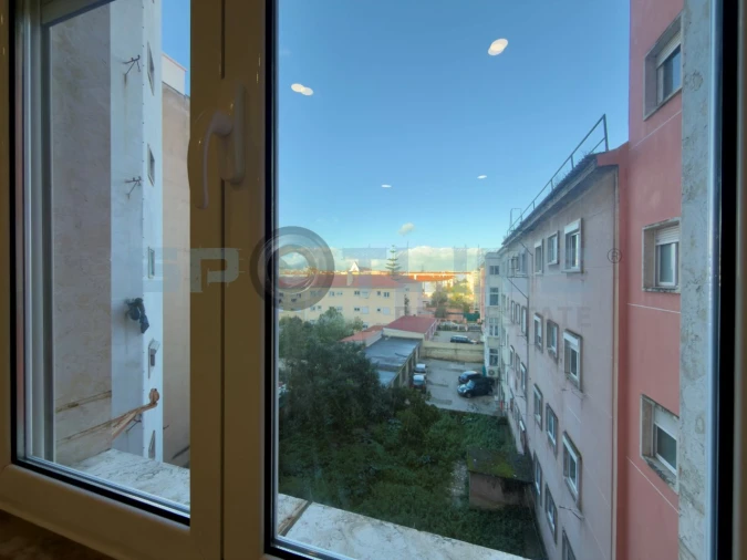 Apartamento T2 para Arrendamento em Alvalade Foto 34