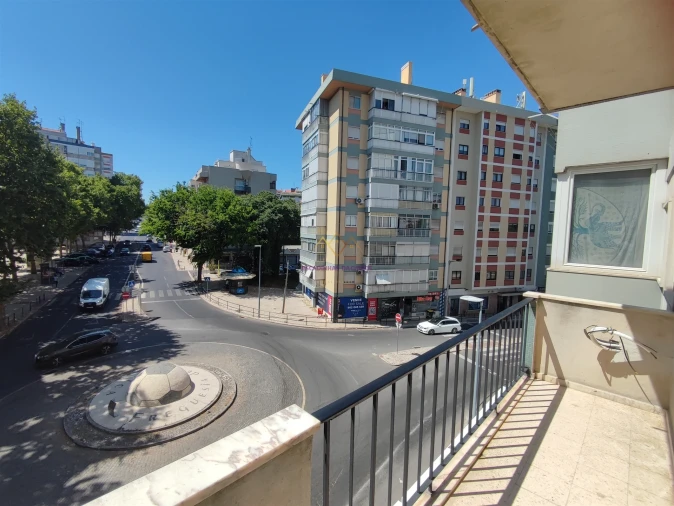 Apartamento T3 para Venda em Benfica Foto 4