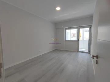 Apartamento T2 para Venda em Oeiras e São Julião da Barra, Paço de Arcos e Caxias