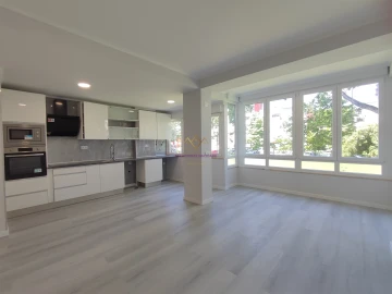 Apartamento T2 para Venda em Oeiras e São Julião da Barra, Paço de Arcos e Caxias