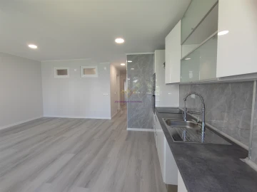 Apartamento T2 para Venda em Oeiras e São Julião da Barra, Paço de Arcos e Caxias