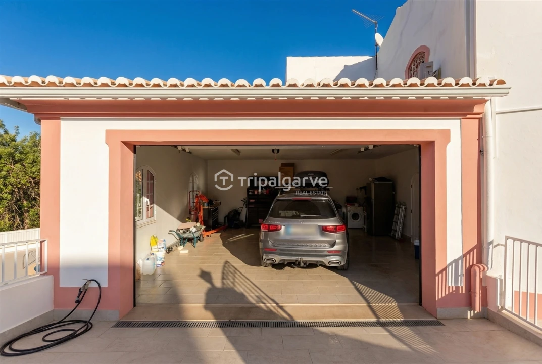 Moradia T5 para Venda em Guia Foto 44