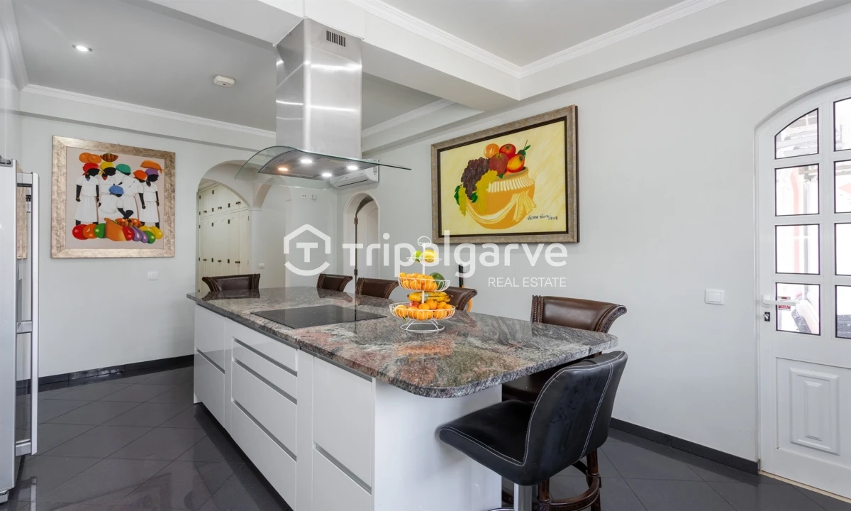 Moradia T5 para Venda em Guia Foto 9