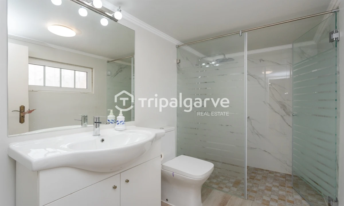 Moradia T5 para Venda em Guia Foto 43