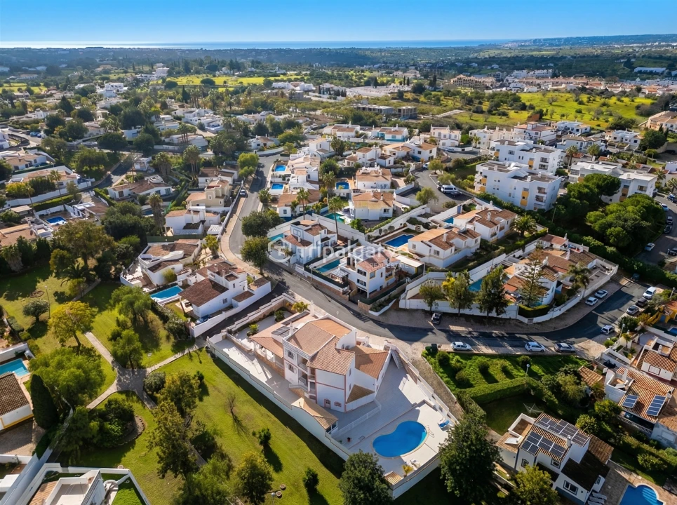 Moradia T5 para Venda em Guia Foto 49