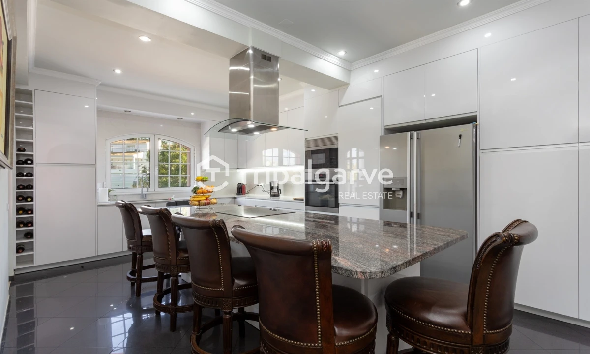 Moradia T5 para Venda em Guia Foto 8