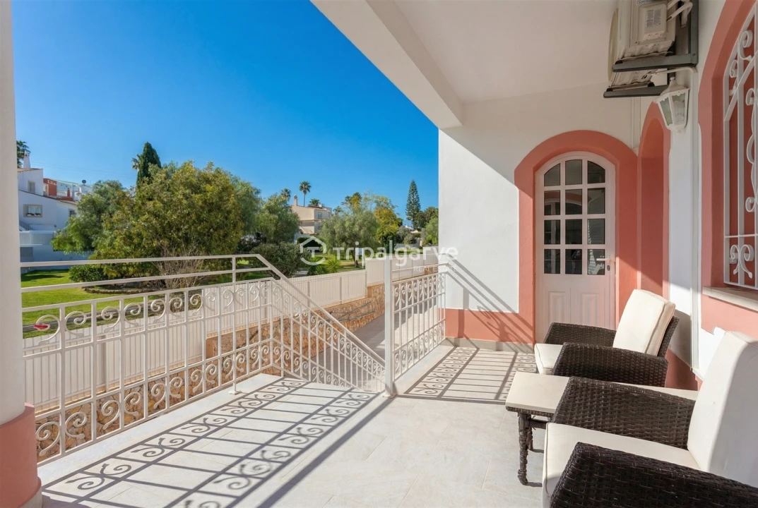 Moradia T5 para Venda em Guia Foto 5