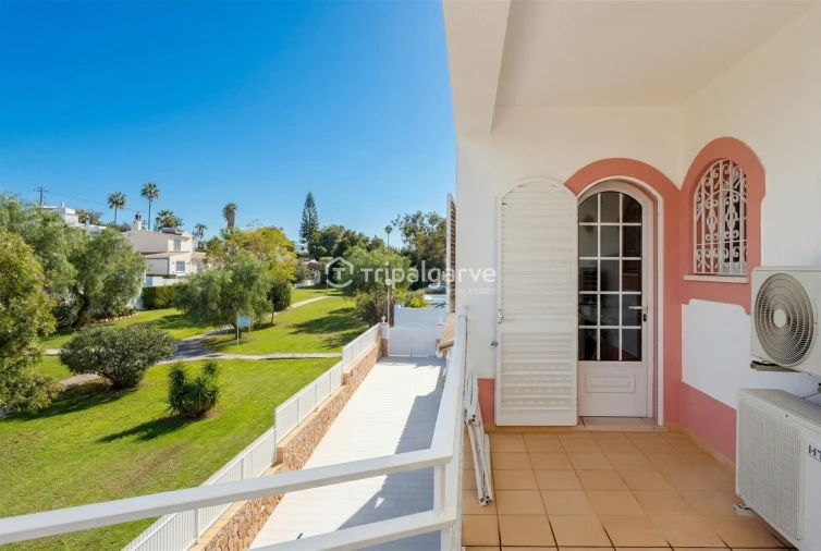 Moradia T5 para Venda em Guia Foto 28