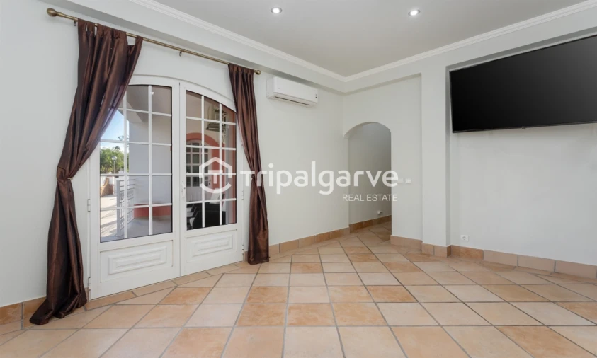 Moradia T5 para Venda em Guia Foto 17